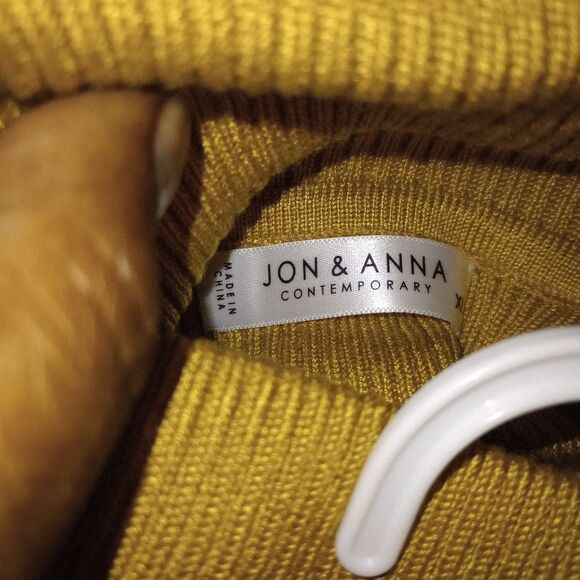 🆕🌝Jon and Anna Turtleneck Sweater, Mustard Yellow - Jrs - Picture 4 of 4